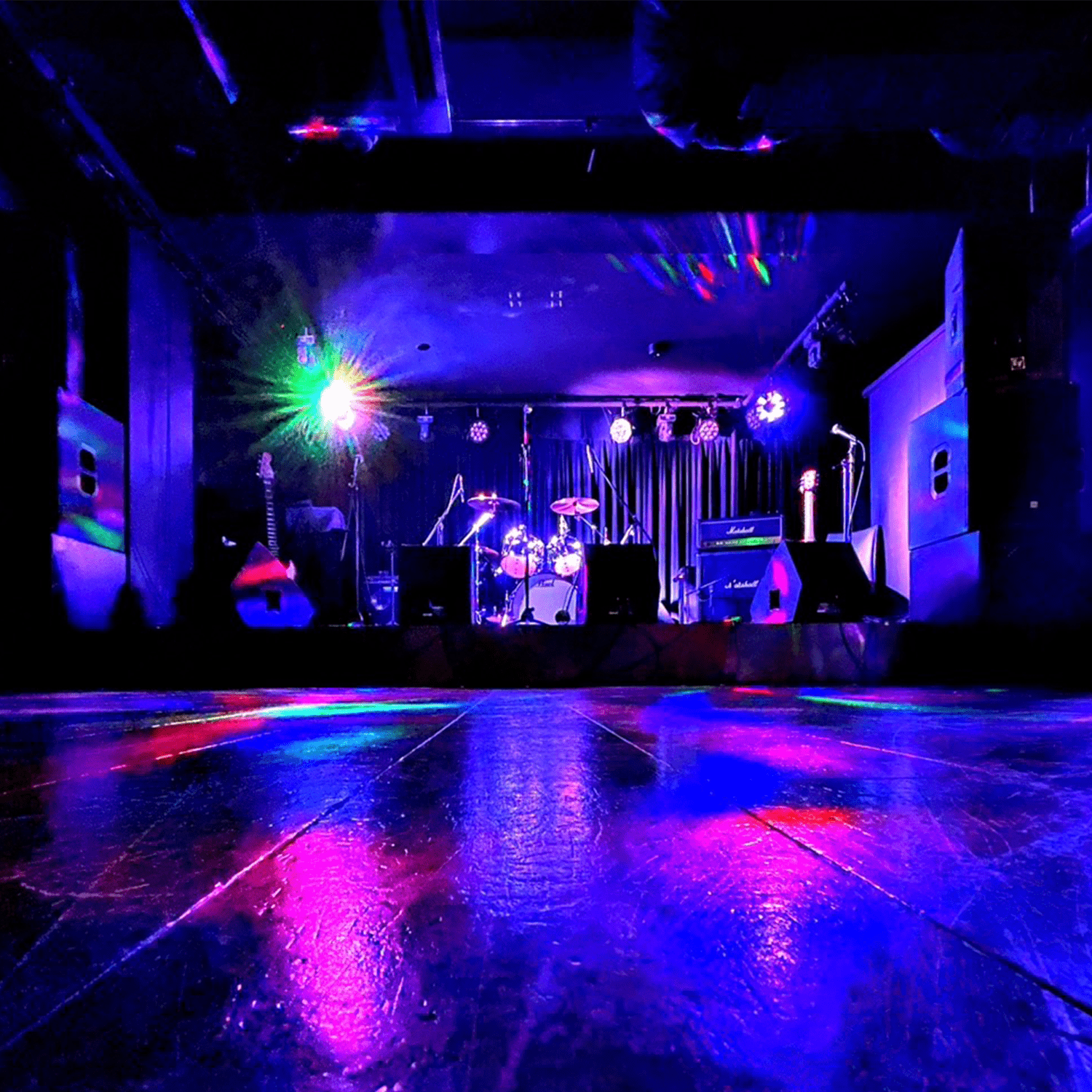 エンターテイメントバー - バーニーズ | Barney'sはバンド・アイドル